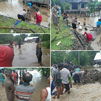 Banjir Menerjang Desa Pemasar, Polsek Plampang Bersama Pemdes Gerak Cepat Bantu Warga