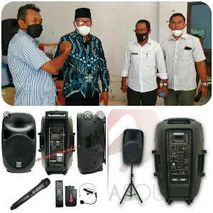 Sekretaris Komisi II DPRD Sumbawa, Ridwan SP Salurkan Belasan Sound Wireless Di Kelurahan Seketeng