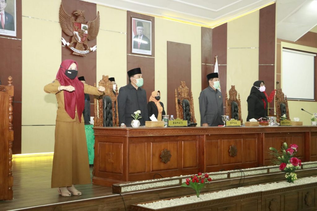 DPRD KSB Tetapkan APBD-P 1,051 T, Bupati Menerima Rekomendasi Banggar