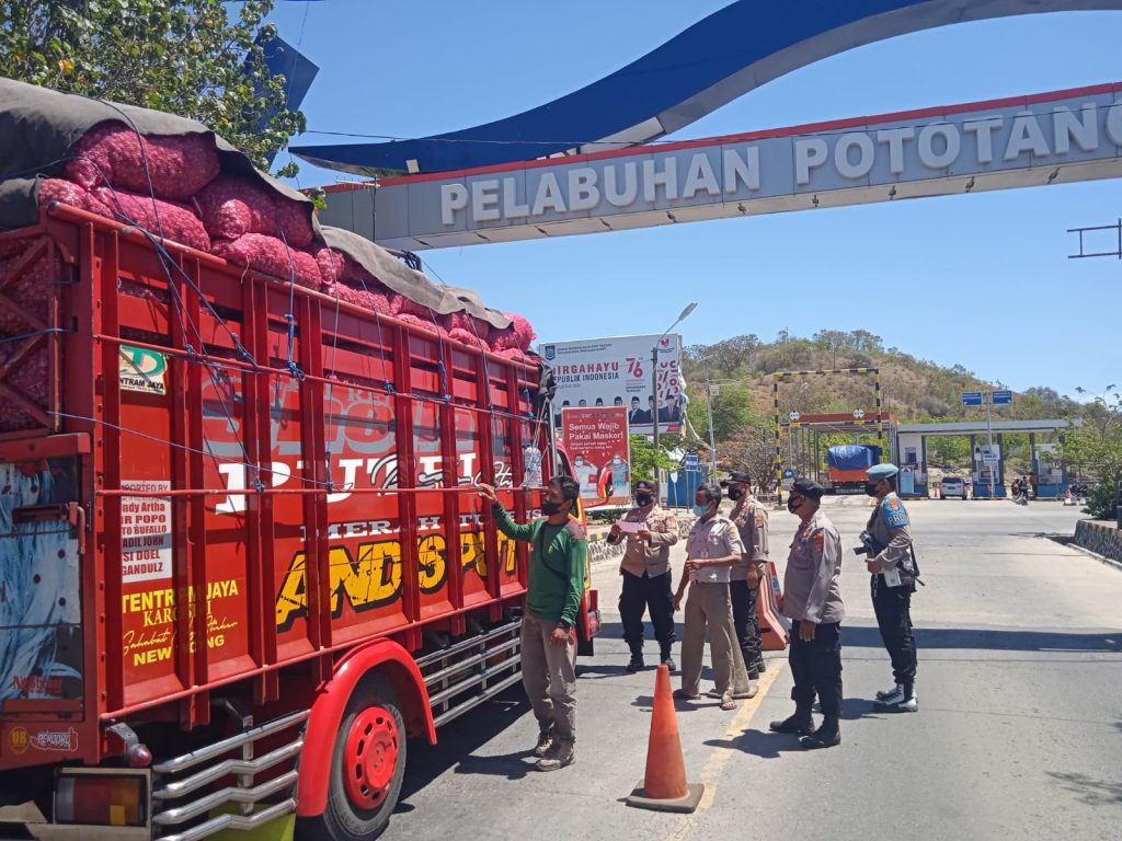 Antisipasi Penyelundupan, KP 3 Laut Poto Tano Perketat Pemeriksaan Kendaraan Penumpang