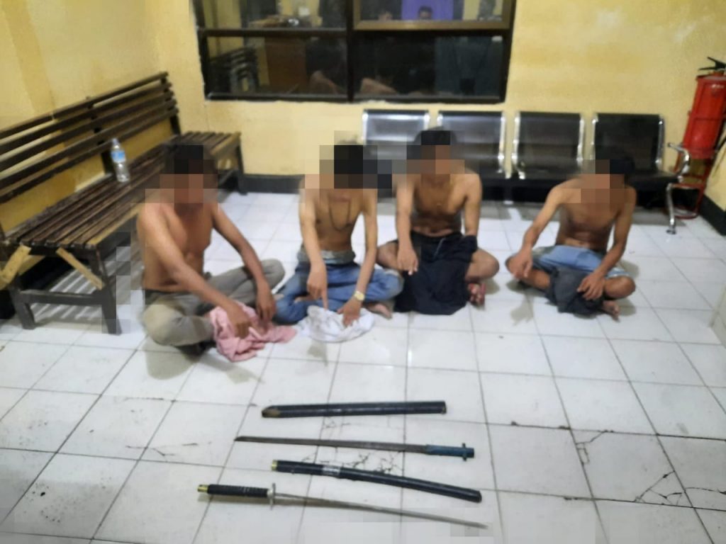 Mabuk dan Bikin Ribut, Empat Remaja Beserta 2 Pedang Diamankan Polisi