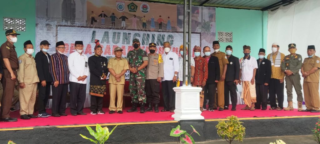 Pusat Tunjuk Desa Kokarlian Sebagai DESA SADAR KERUKUNAN BERAGAMA, Bupati KSB  Launcing Penandatanganan Prasasti 