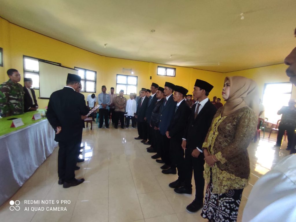Camat Poto Tano, Lantik Anggota BPD Di-Tiga Desa