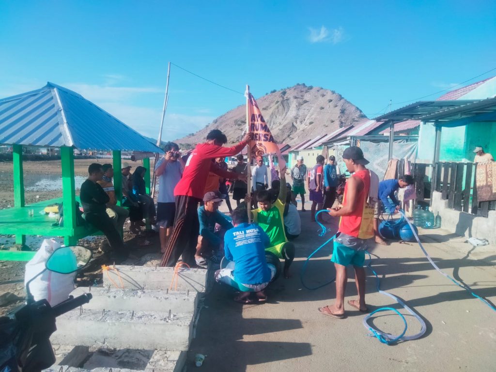 Camat Poto Tano Dampingi Pemasangan Tanda Penutupan Sementara / Temporary Closure (TC), Di Perairan Pulau Kambing dan pulau Belang