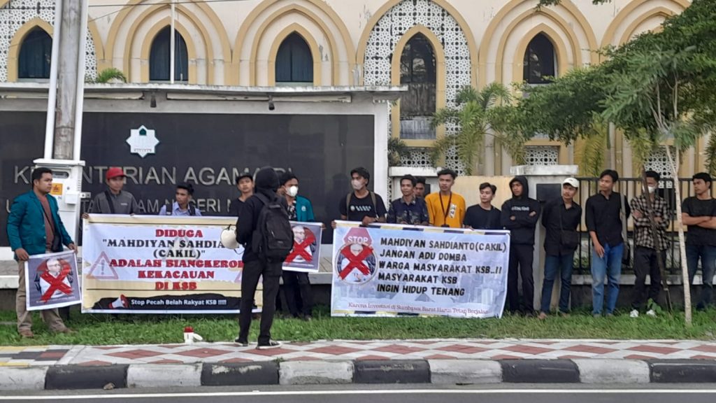 BEM UIN Mataram Tuding Mahdiyan Sahdianto Alias Cakil Adu Domba Warga KSB