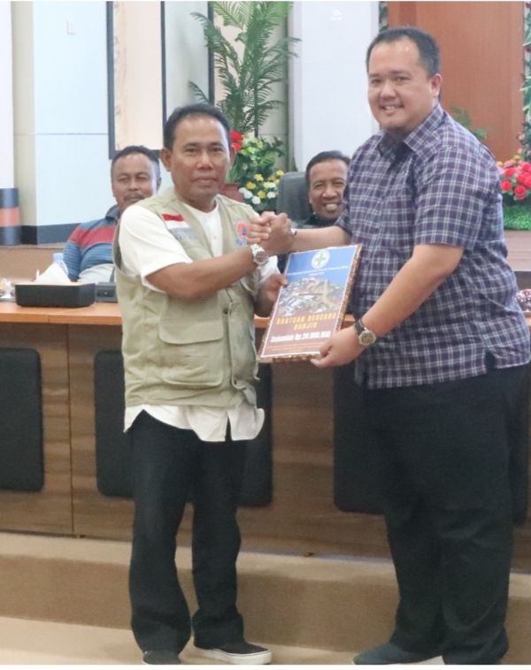 Bantuan  BanjirTerus Berdatangan , Bupati KSB Sampai kan Terima Kasih