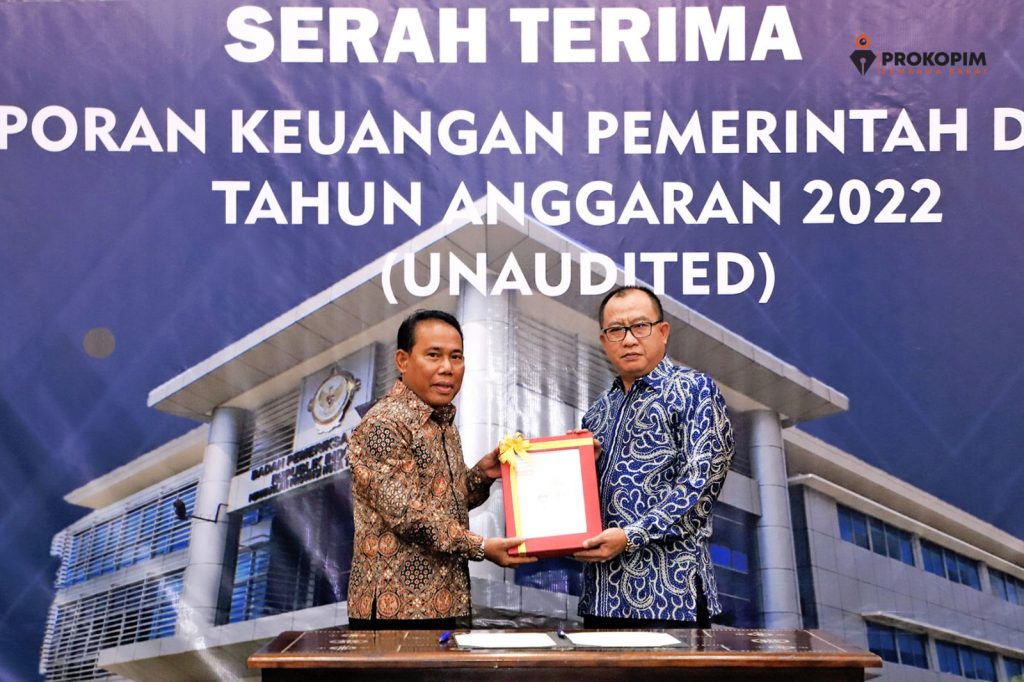 Bupati KSB Serahkan Laporan Keuangan Pemerintah Daerah ( LKPD ) UNAUDITED Di BPK-RI Perwakilan NTB