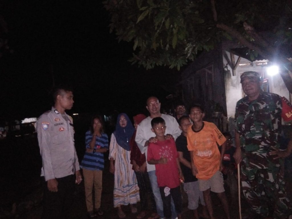 Tingkatkan Keamanan Selama Bulan Suci Ramadhan Babinsa Koramil 1628-01/Taliwang Patroli Bersama