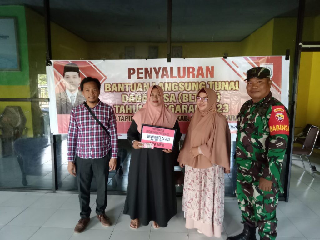 Hari Keempat Ramadhan, Kades Tapir Salurkan BLT Kepada 52 KPM ” Ramadhan Penuh Berkah “