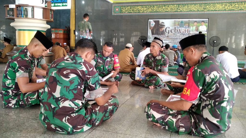 Anggota Kodim 1628/SB Melaksanakan Tadarus Bersama di Bulan Suci Ramadhan 1444 H/2023