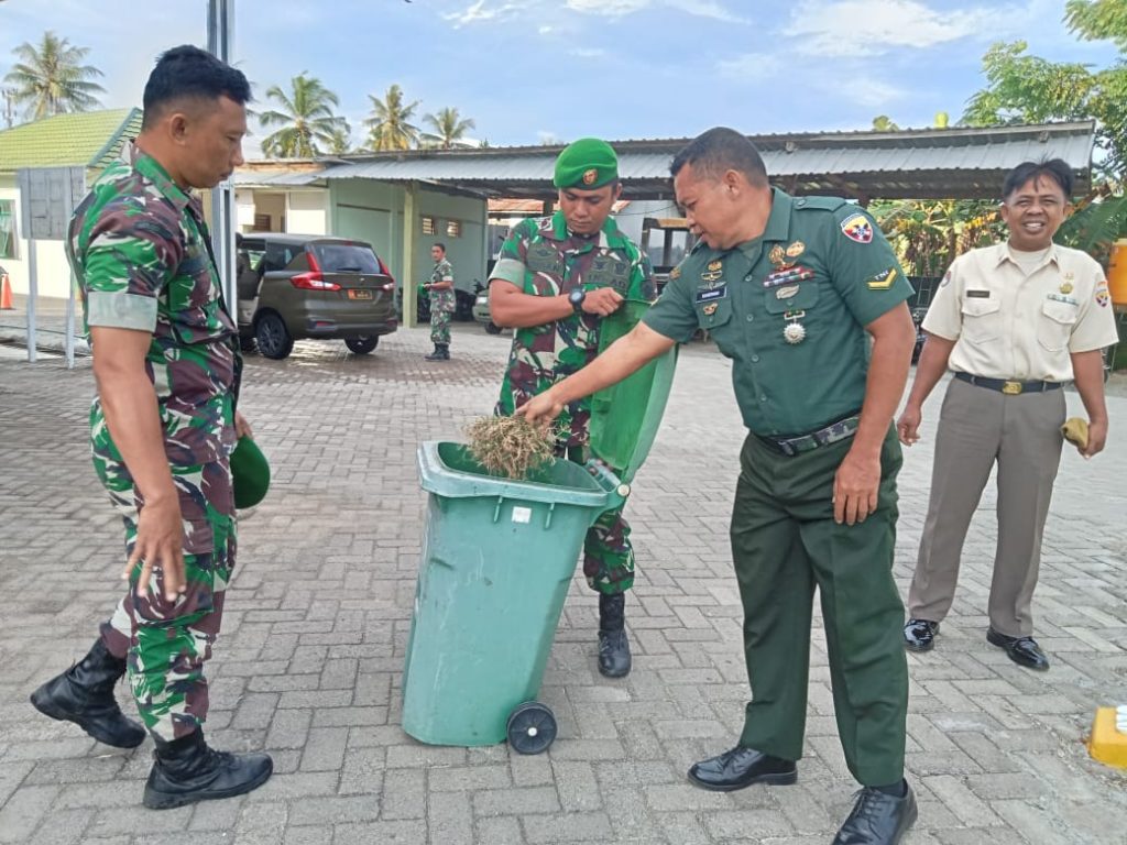 Ciptakan Suasana Kerja Yang Nyaman, Kodim 1628/KSB Bersihkan Pangkalan.