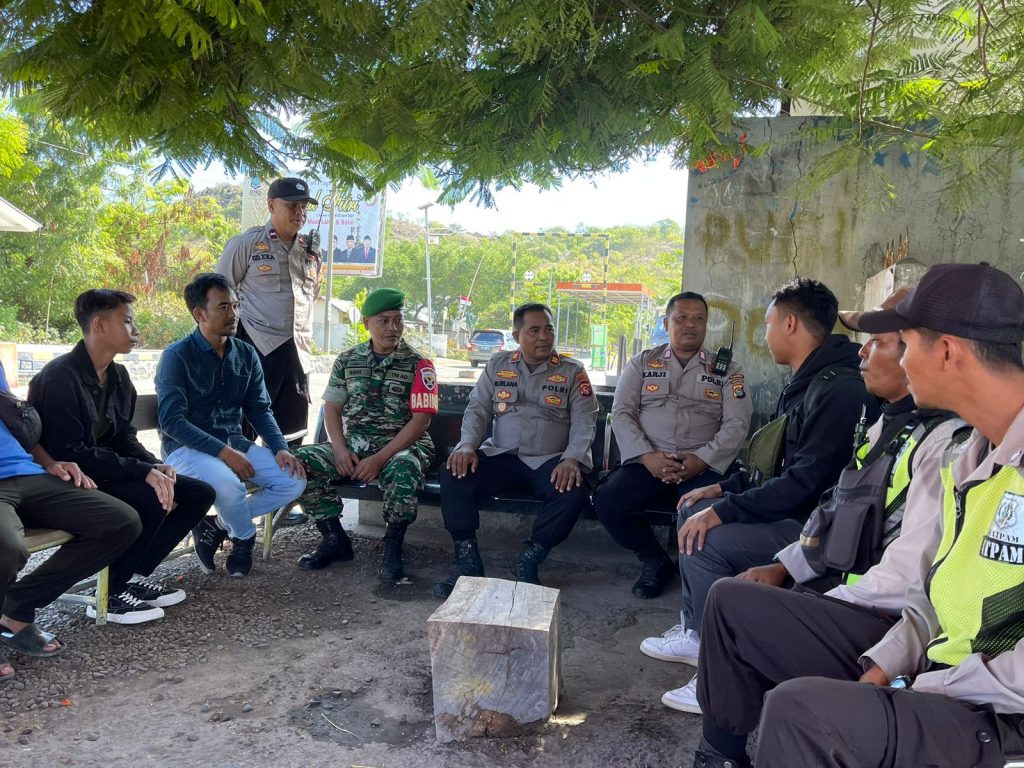 Kapolsek KPL Tano Ajak Warga dan Petugas Pelabuhan Jaga Kamtibmas