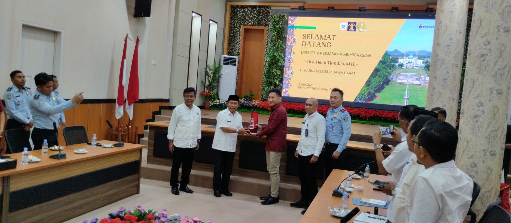 Pemda KSB Siap Melengkapi Sarpras Kantor Imigrasi, Bupati Yakin Akhir Tahun Ini Beroperasi