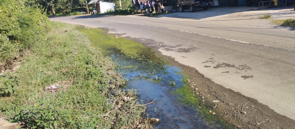 ” Parah ” , Kontraktor PT Sinar Bali Dipertanyakan, Proyek Jalan Negara Seteluk – Taliwang Asal Jadi