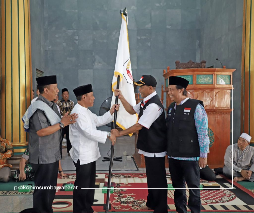 Bupati KSB Lepas 112 Jamaah Haji, ” Minta Doa Untuk Kebaikan KSB Di Tanah Suci “