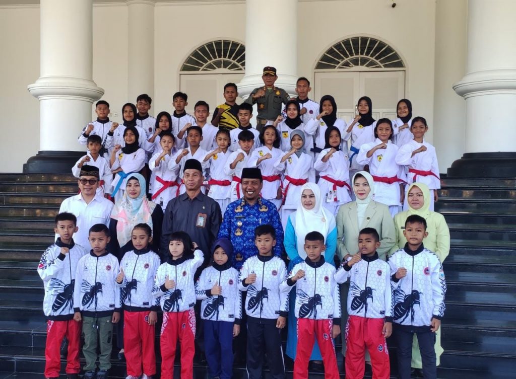 Wakil Bupati Sumbawa Barat Melepas Keberangkatan Tim Karate Inkanas