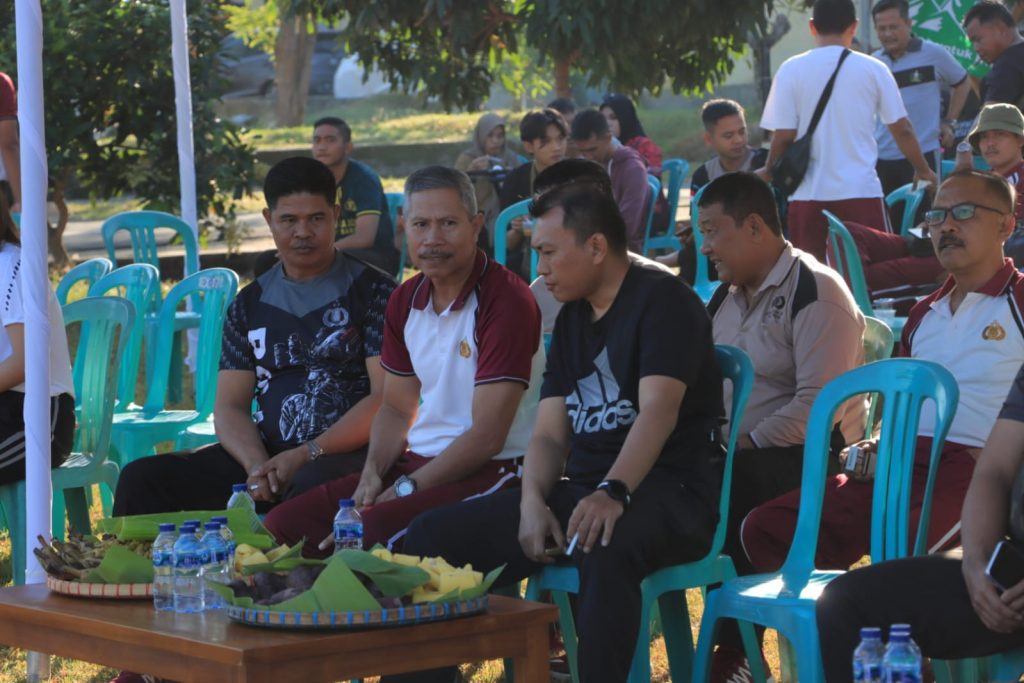 Kapolres Sumbawa Barat Menutup Turnamen Bola Voly Hari Bhayangkara ke-77