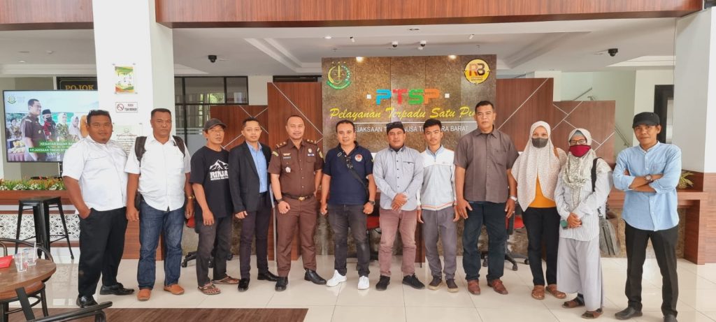Kawal Indikasi Korupsi Berjamaah PDAM Lotim, LSM GARUDA INDONESIA Datangi Kejati NTB