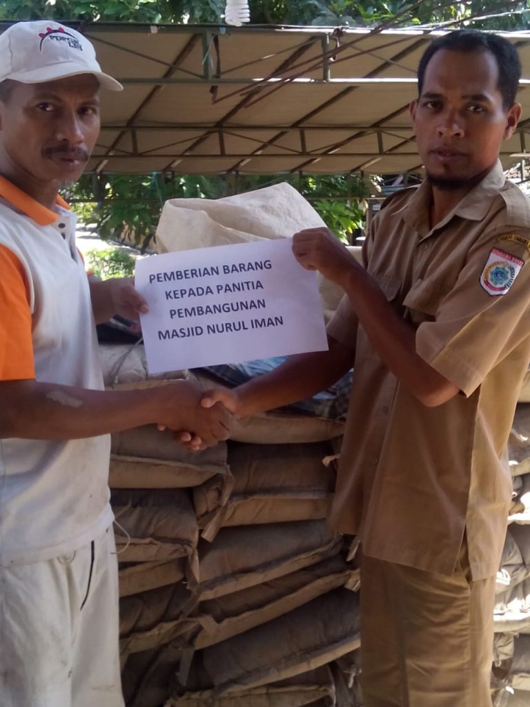 Gunakan ADD 2023, Pemdes Tapir Salurkan Bantuan Ke Panitia Pembangunan Masjid Nurul Iman