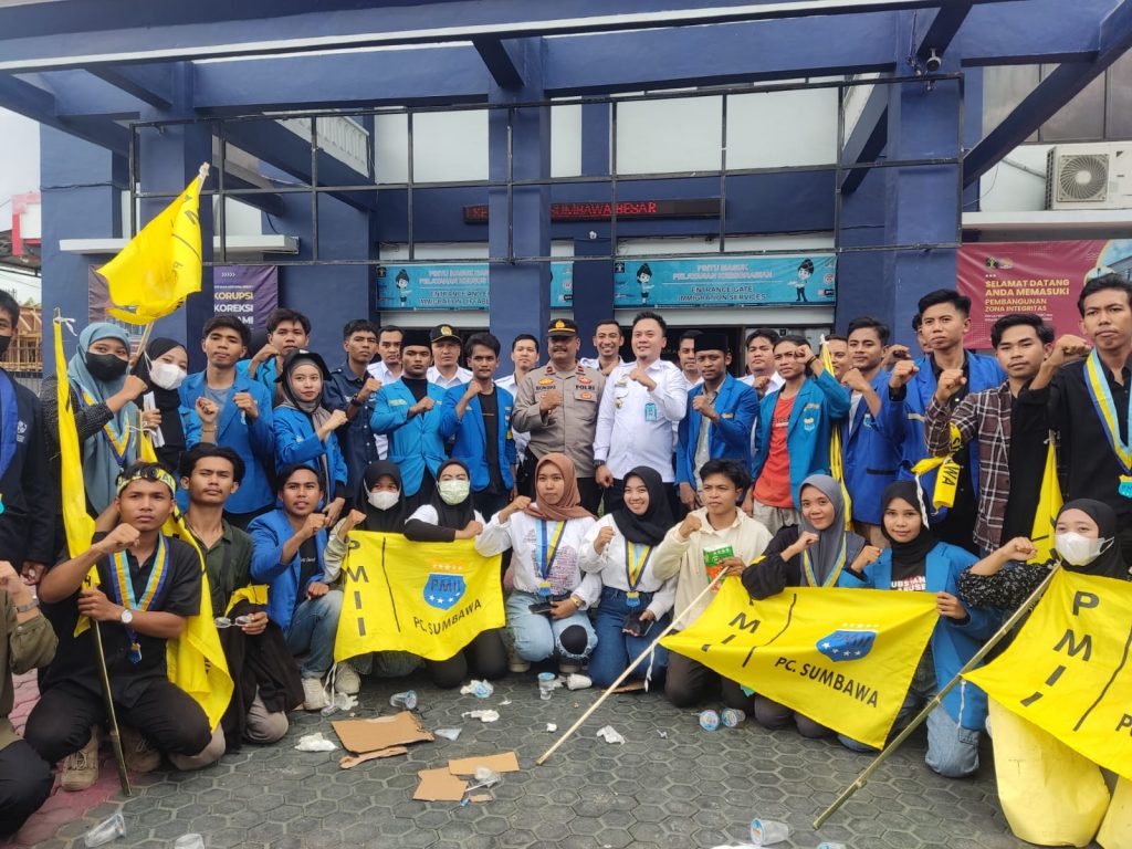 Marak..!, WNA Jadi Penambang Ilegal, Puluhan Mahasiswa “PMII” Minta Copot Kepala Imigrasi Sumbawa