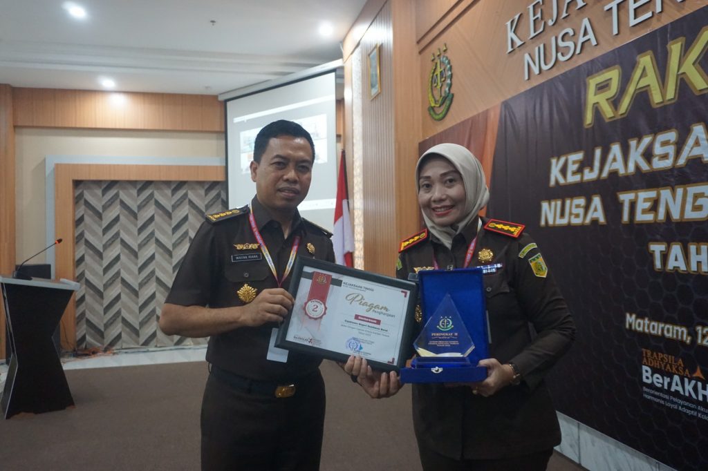 LUAR BIASA..!!, INTELIJEN KEJARI SUMBAWA BARAT, MENDAPATKAN PREDIKAT II TERBAIK