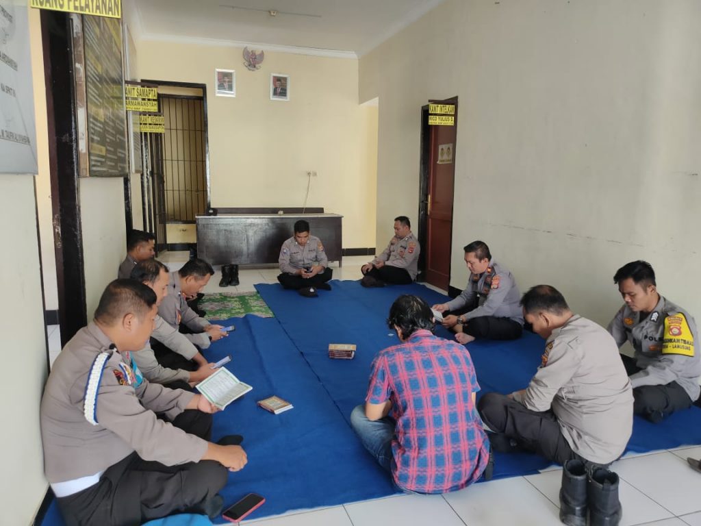 Kapolsek Seteluk Pimpin Binrohtal Untuk Lebih Meningkatkan Keimanan dan Ketaqwaan Personelnya