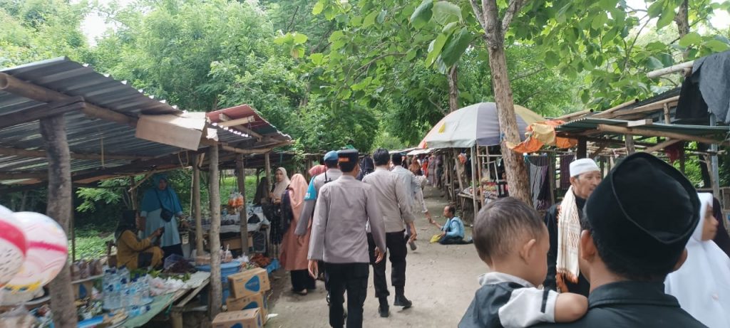 Patroli Obyek Wisata Polsek Pujut, Berikan Rasa Aman Dan Nyaman Kepada Pengunjung