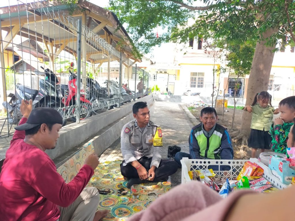 Duduk Bersama Warga, Bhabinkamtibmas Alas Himbau Warga Waspada TPPO
