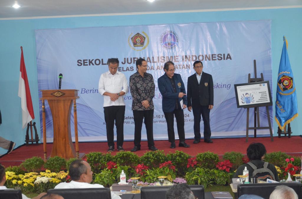 PENDIDIKAN WARTAWAN: Semangat SJI Membara, Setelah Dibuka Menteri Pendidikan