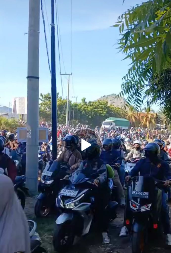 Ribuan Penumpang Padati Pelabuhan Poto Tano, Kadishub NTB Sebut Belum Waktu Penambahan Extra Line Kapal