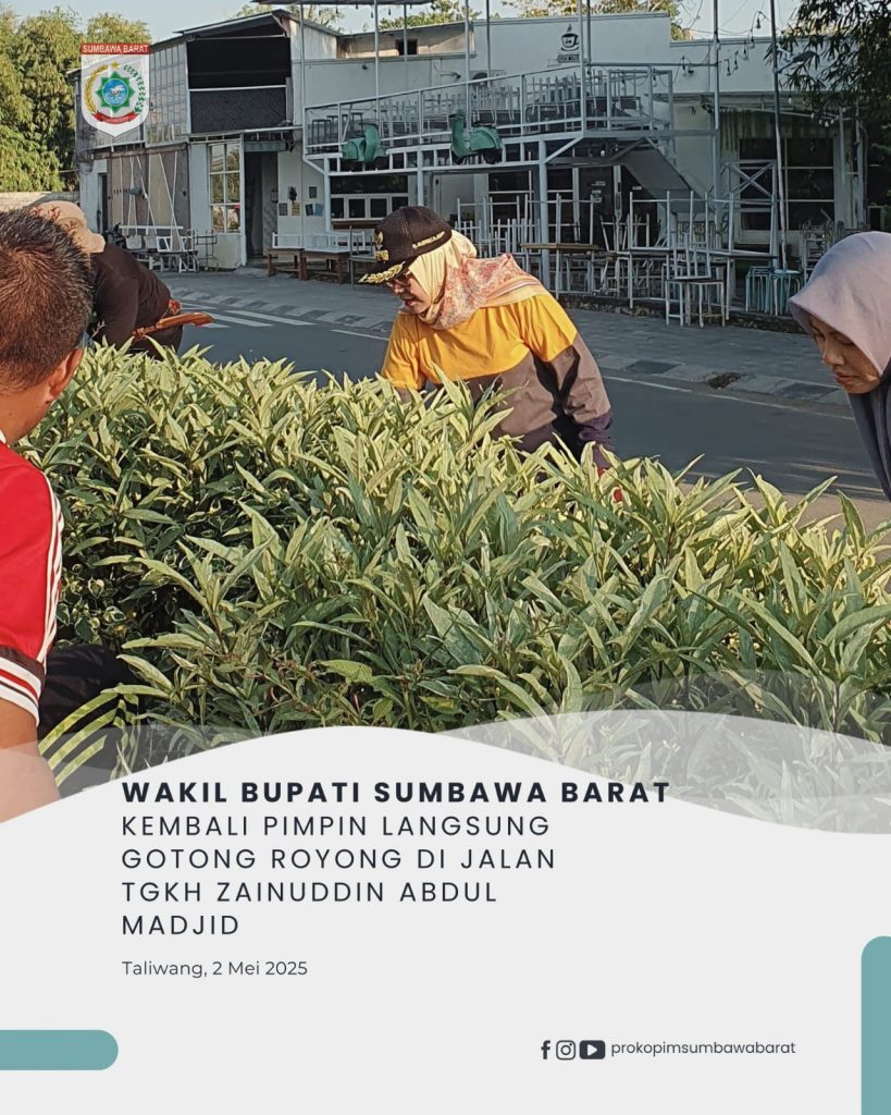 Wakil Bupati Hj Hanipa, Kembali Pimpin Langsung Gotong Royong di Jalan TGH Zainudin Abdul Majid