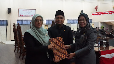 Inilah Jawaban Bupati KSB Terhadap Pemandangan Umum Fraksi-Fraksi DPRD
