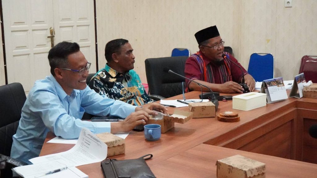 Komisi II DPRD Kabupaten Sumbawa Barat melaksanakan RDPU dengan DPMDes bersama PABPDSI