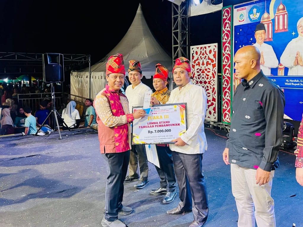 Tim Gerak Jalan Putri RSUD Asy-Syifa’ Sukses Sabet Gelar Juara Pada Perlombaan Menyambut Harla KSB ke-22