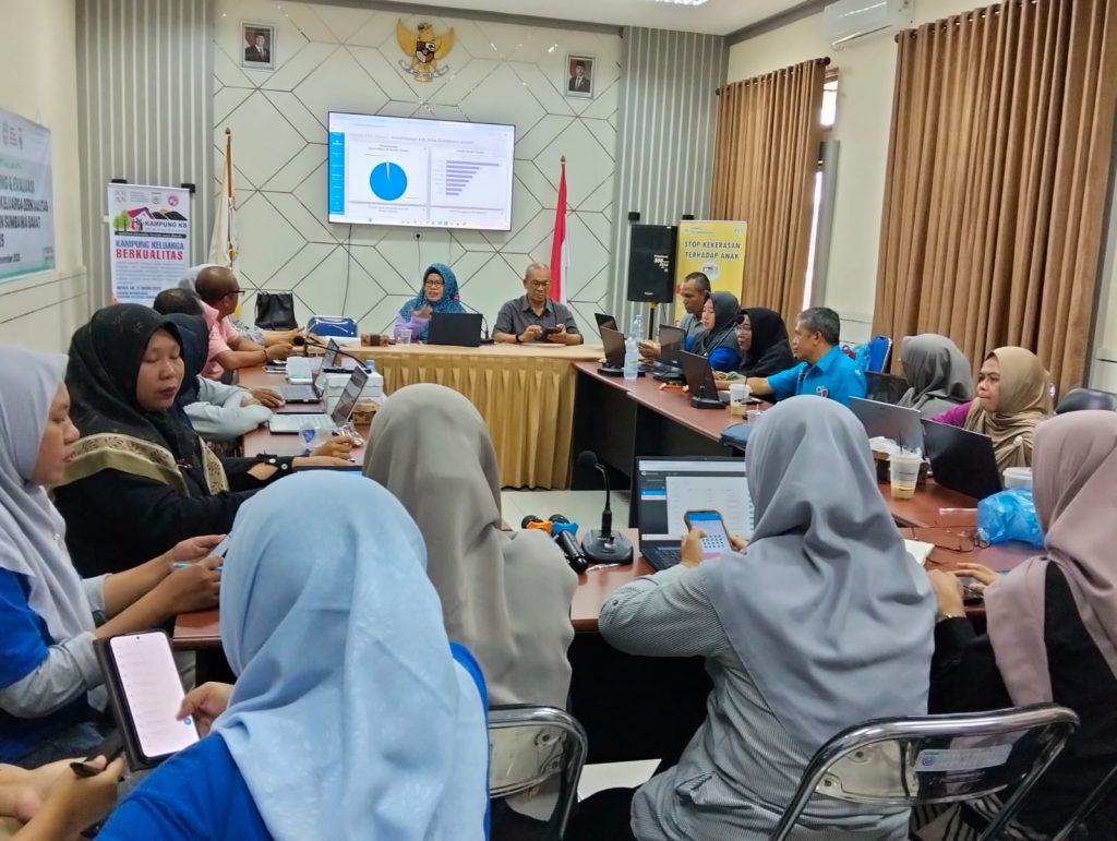 DP2KBP3A KSB Gelar Monev Kampung KB 2025, Capaian Mandiri Lampaui Target